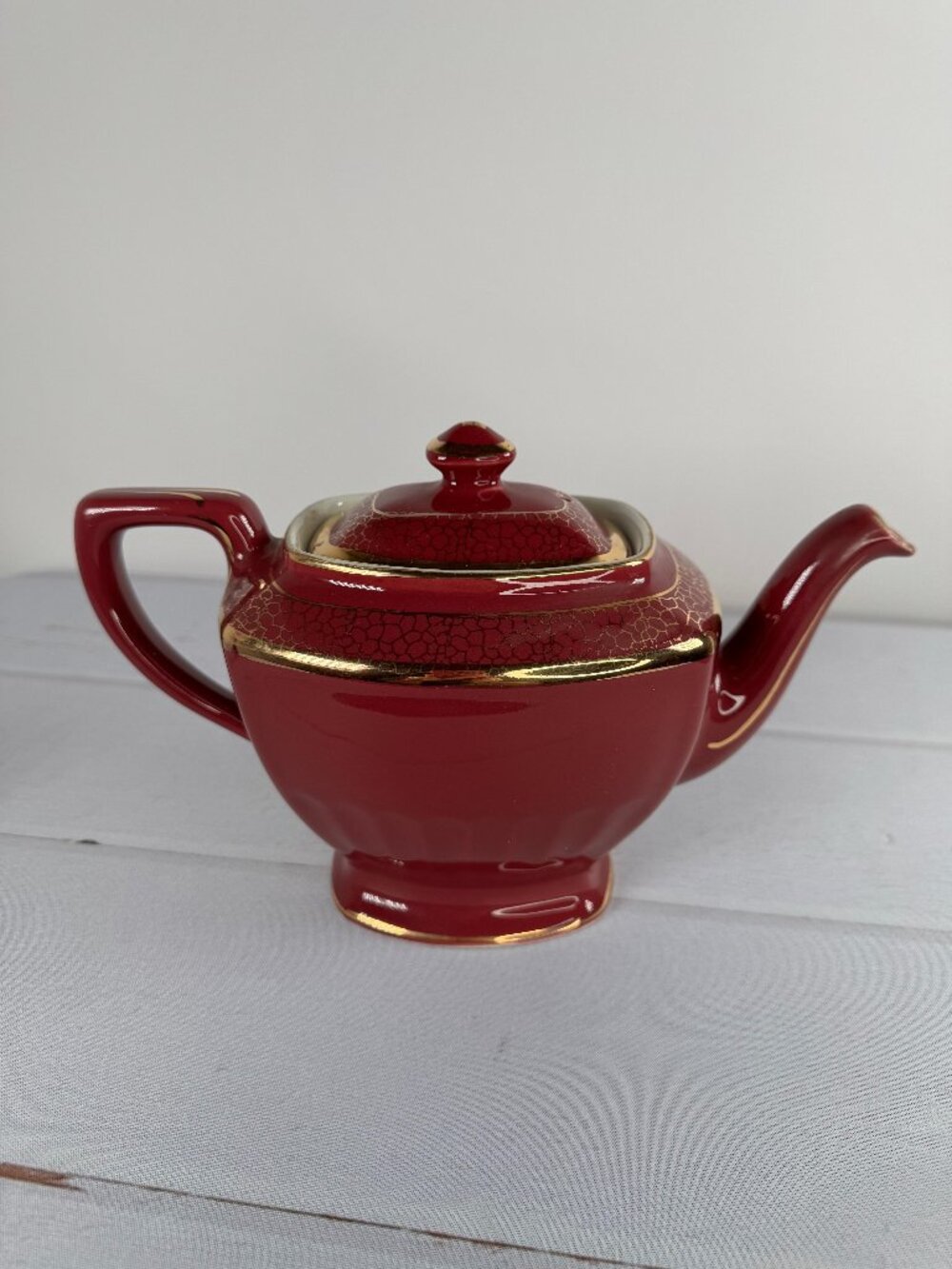 Vintage Hall China Hollywood Teapot #0113 6-Cup Maroon Gold USA
